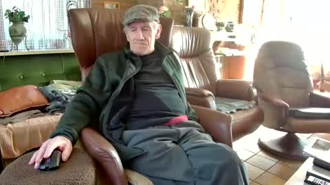 Snapshot of johan7_heet chatting on February 19, 2025, 2:23 pm johan7 heet online show from February 19, 2025, 2:23 pm