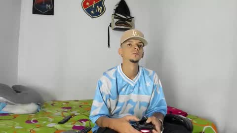 johan_and_antonella online show from January 15, 2026, 9:51 pm