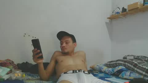 Snapshot of johantorres19 chatting on July 2, 2026, 11:00 pm johantorres19 online show from July 2, 2026, 11:00 pm