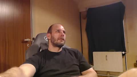 john1212124 online show from October 6, 2025, 3:04 am