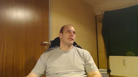 john1212124 online show from October 8, 2025, 2:53 am