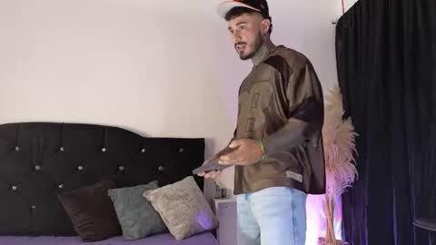 John  online show from October 29, 2025, 11:23 am