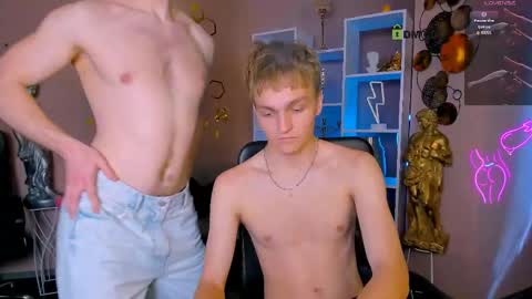 Snapshot of john_lik chatting on May 16, 2026, 10:36 am John online show from May 16, 2026, 10:36 am