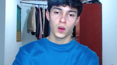 Snapshot of john_vichenso chatting on September 17, 2025, 10:33 pm John Vichenso online show from September 17, 2025, 10:33 pm