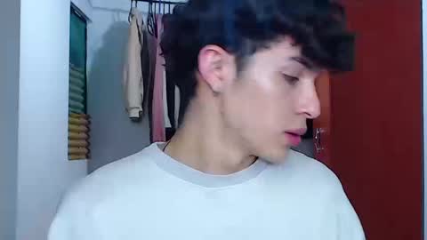Snapshot of john_vichenso chatting on September 18, 2025, 9:50 pm John Vichenso online show from September 18, 2025, 9:50 pm