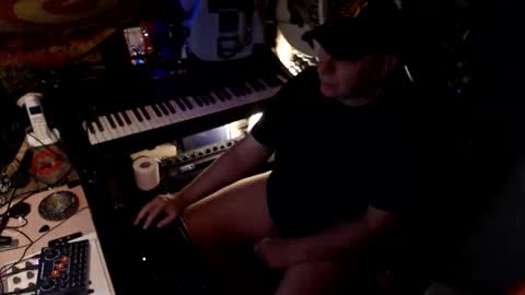 johnfeelgood004 online show from April 16, 2026, 6:25 am