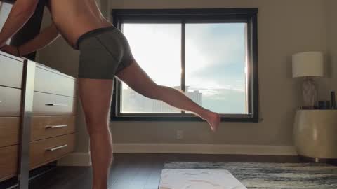 J online show from January 7, 2026, 11:40 pm