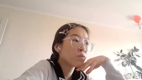 Molly online show from December 2, 2025, 5:24 am