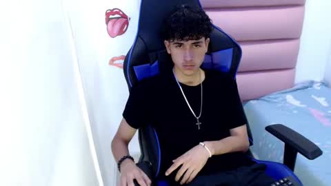 johnny_cagee online show from December 4, 2024, 3:59 am