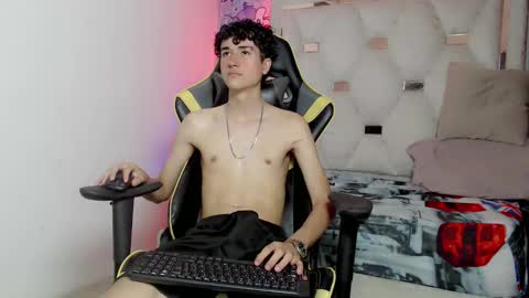 johnny_cagee online show from October 1, 2025, 4:40 am