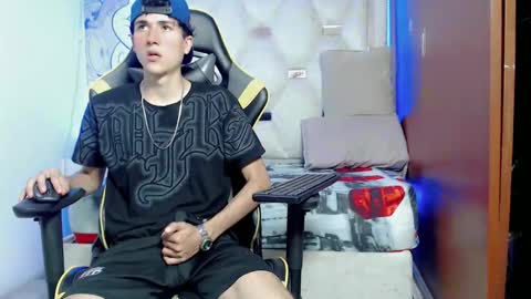 johnny_cagee online show from October 15, 2025, 5:07 am