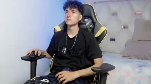 johnny_cagee online show from November 11, 2025, 4:45 am