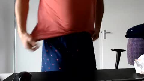 Johnny Walker13 online show from July 17, 2026, 9:27 am