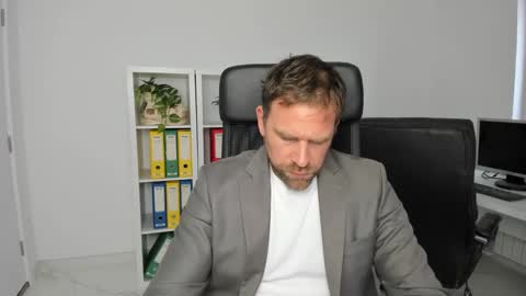 Snapshot of johnnydough82 chatting on December 7, 2024, 8:44 am johnnydough82 online show from December 7, 2024, 8:44 am