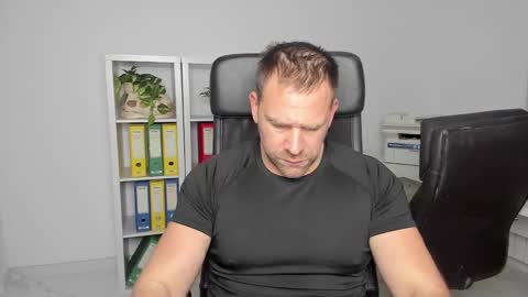 Snapshot of johnnydough82 chatting on December 28, 2024, 5:02 am johnnydough82 online show from December 28, 2024, 5:02 am