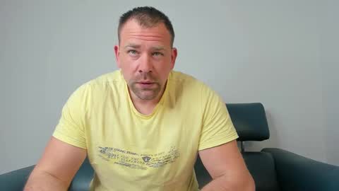 Snapshot of johnnydough82 chatting on March 7, 2025, 4:57 am johnnydough82 online show from March 7, 2025, 4:57 am