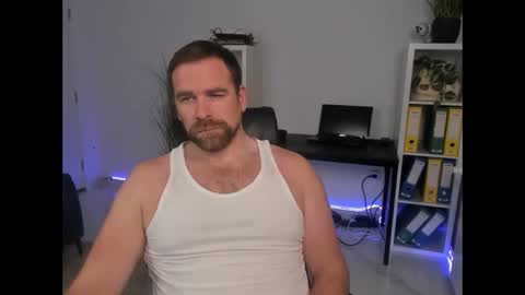 Snapshot of johnnydough82 chatting on December 1, 2025, 9:25 am johnnydough82 online show from December 1, 2025, 9:25 am