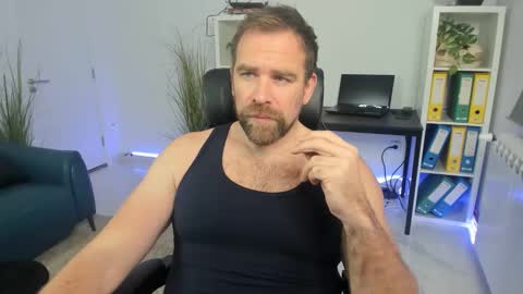 Snapshot of johnnydough82 chatting on December 3, 2025, 9:18 am johnnydough82 online show from December 3, 2025, 9:18 am