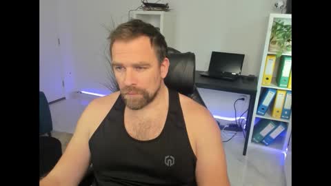 Snapshot of johnnydough82 chatting on December 4, 2025, 8:23 am johnnydough82 online show from December 4, 2025, 8:23 am