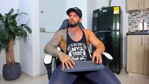 JOHNNY online show from November 28, 2025, 11:18 pm