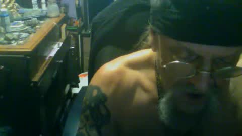 johnnyshung1 online show from November 23, 2025, 7:08 am