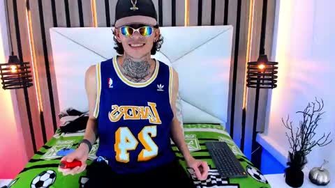 johnsonisaac94  online show from March 5, 2025, 5:18 am