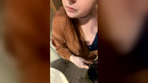 jollyfee online show from April 1, 2026, 6:47 am