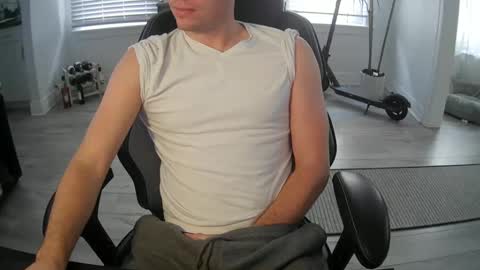 Snapshot of jonaron1121 chatting on December 14, 2024, 10:07 pm Jon online show from December 14, 2024, 10:07 pm