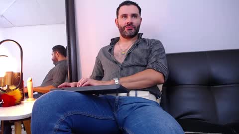 Snapshot of jonas_beard1 chatting on December 10, 2024, 7:54 pm JONAS BEARD online show from December 10, 2024, 7:54 pm