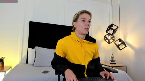 Jonathan Danielss  online show from January 22, 2025, 11:34 am