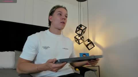 Jonathan Danielss  online show from March 2, 2025, 12:32 pm