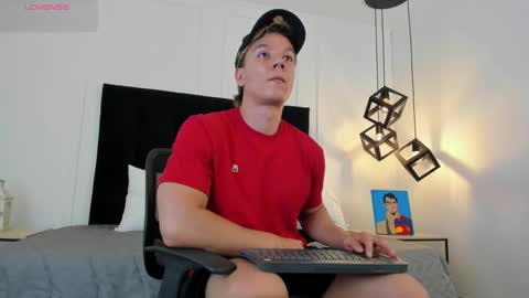 Jonathan Danielss  online show from March 3, 2025, 3:31 pm