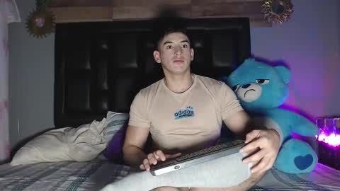 jonathancast08 online show from January 26, 2025, 2:08 pm