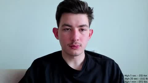 jonhy_merlin online show from April 12, 2026, 5:23 am