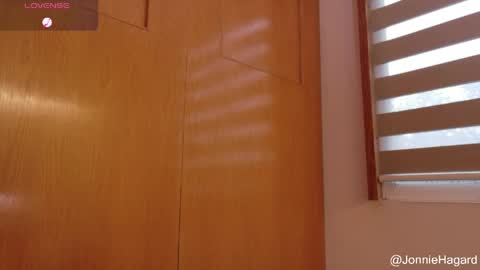 Jonnie Hagard online show from April 7, 2026, 11:37 pm