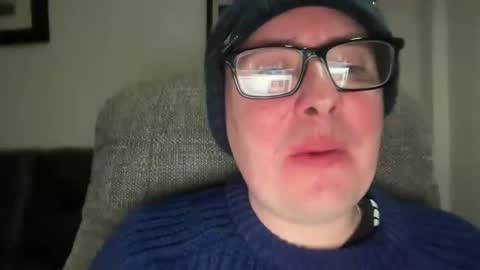 Snapshot of jonnybeeswax7376964133 chatting on March 4, 2026, 4:40 am jonnybeeswax7376964133 online show from March 4, 2026, 4:40 am