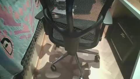 jonnyfreesolo online show from November 23, 2025, 8:36 am