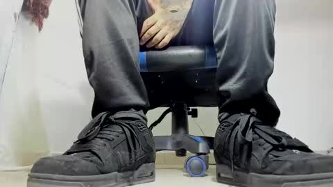 jordan33blake online show from May 11, 2026, 3:23 am