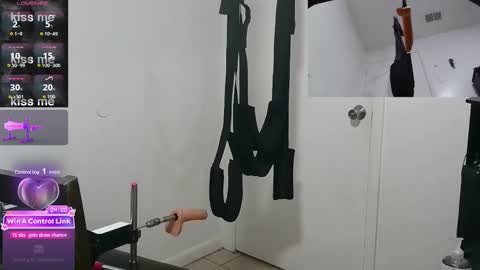 sissyjolicia online show from May 17, 2026, 3:37 am
