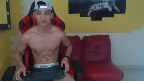 jose_sexycumm online show from December 24, 2024, 12:22 am