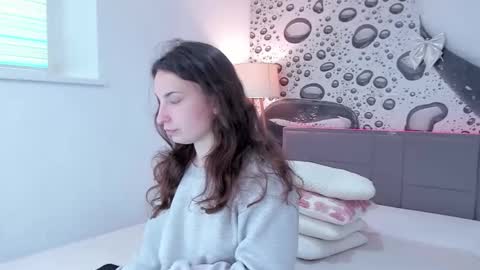Josephine online show from April 15, 2026, 12:12 pm