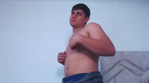 josephmosquera online show from December 24, 2024, 5:02 pm