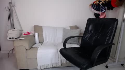 josezaens_ online show from October 28, 2025, 8:40 am