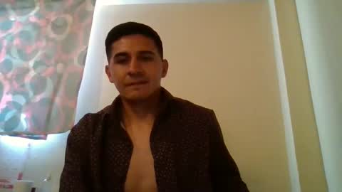 jota_latino online show from November 13, 2025, 9:58 pm