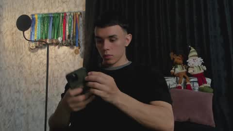 Im Jouliano online show from December 3, 2024, 4:03 am