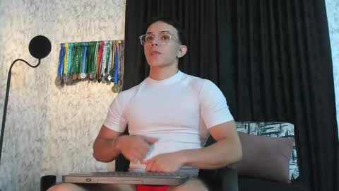 Im Jouliano online show from February 12, 2025, 9:22 pm