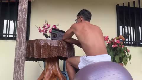 Im Jouliano online show from November 13, 2025, 8:52 pm