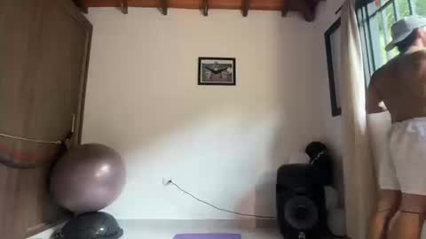 Snapshot of joulianogreco1 chatting on March 16, 2026, 10:14 pm Im Jouliano online show from March 16, 2026, 10:14 pm