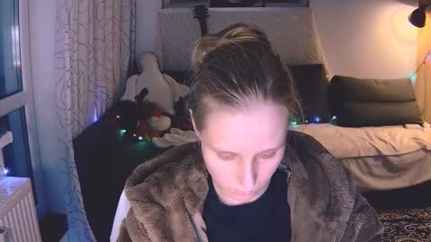 joy_keys online show from December 16, 2024, 1:32 pm