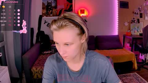 joy_keys online show from December 3, 2025, 2:48 pm